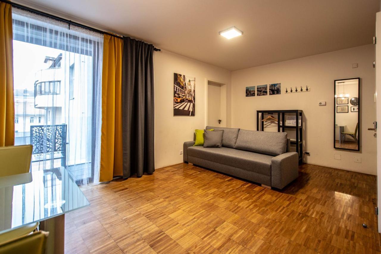 Modern With Balcony And Garage Apartmán Praha