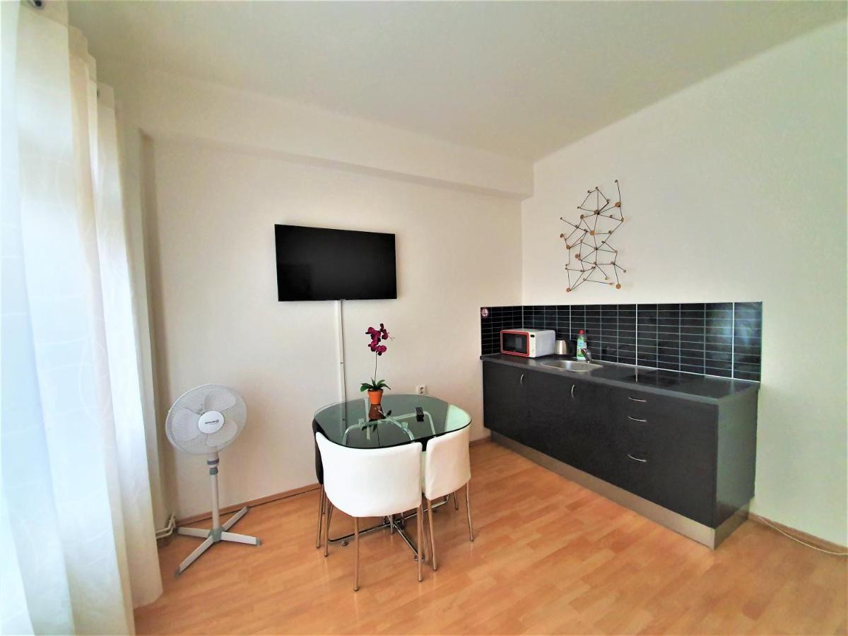 Epstein Apartment Prag