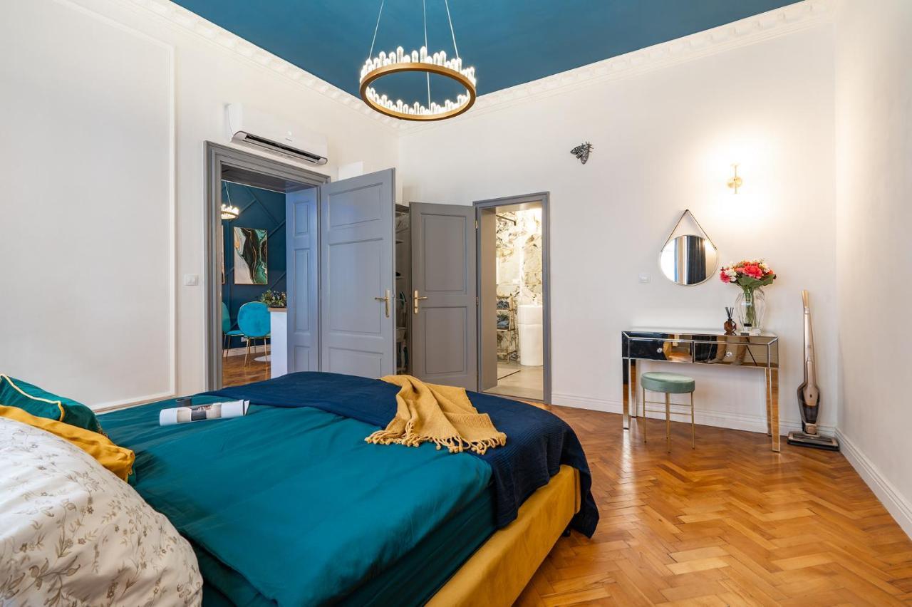 Charles Bridge By Riverside Apartment *