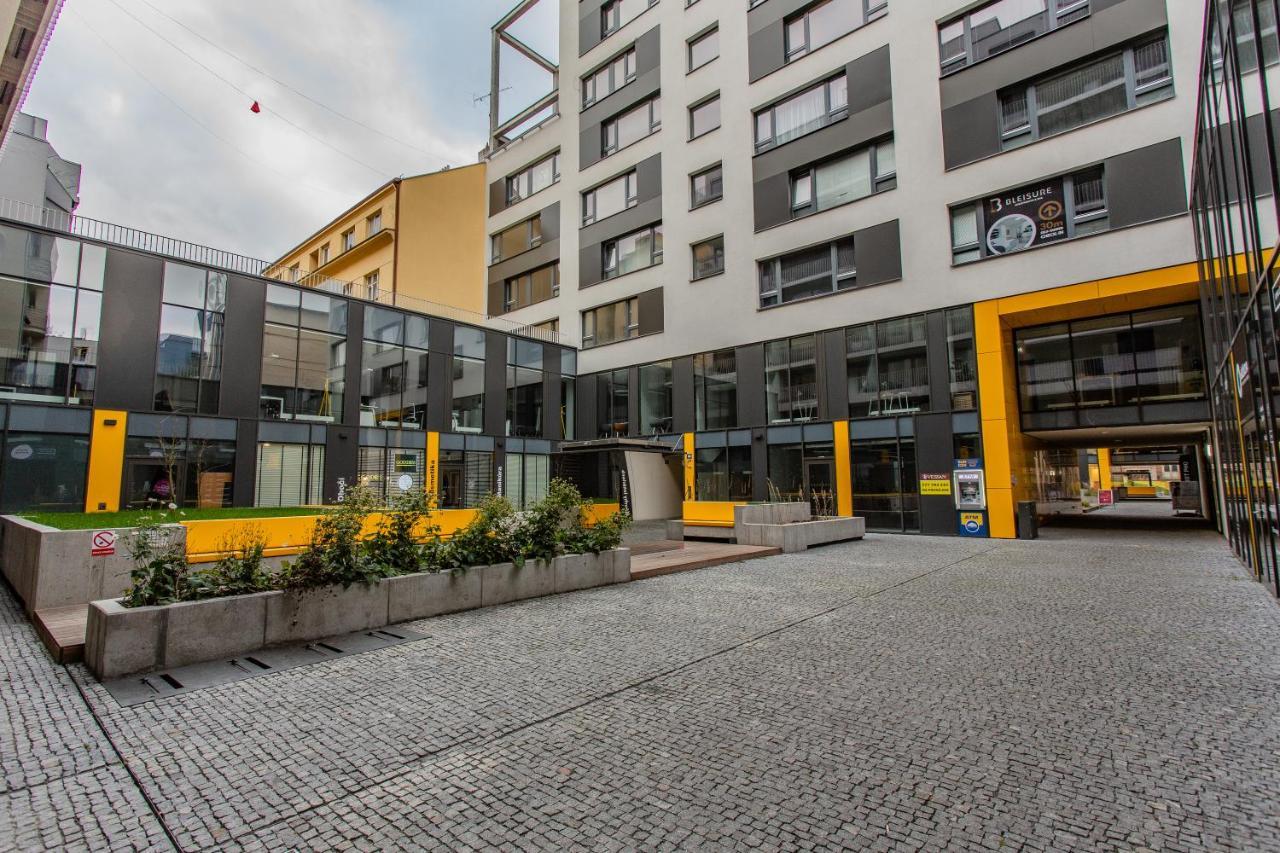 Lägenhet Spacious Terrace With Free Private Parking *