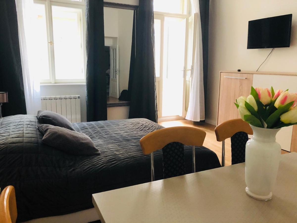 Modern Cozy In Apartment Prague