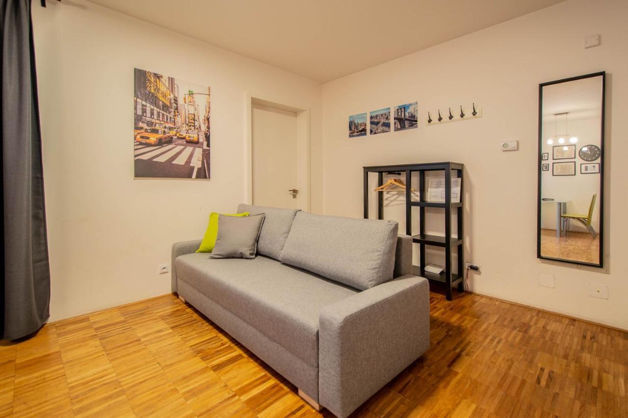 Modern With Balcony And Garage Apartmán Praha