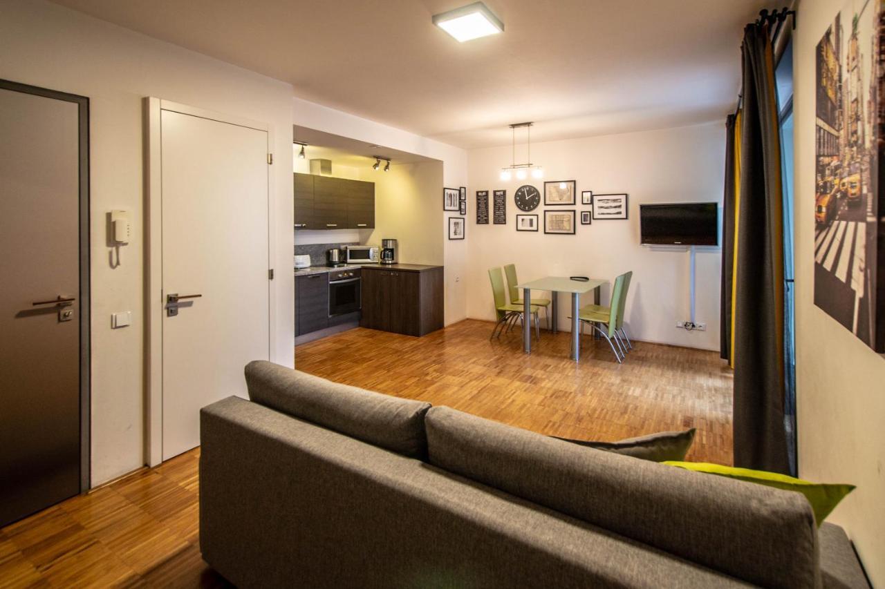 Modern With Balcony And Garage * Praha
