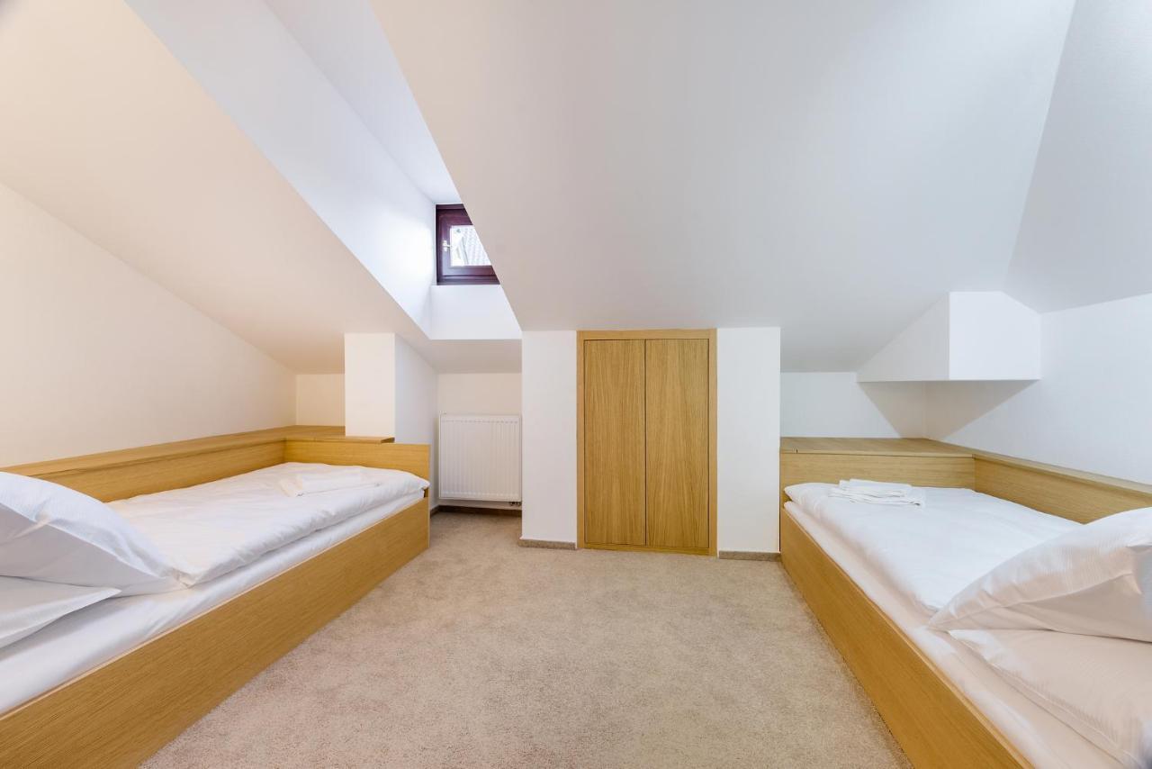 Modern In A Picturesque 15th-century Building Feriehus Prag