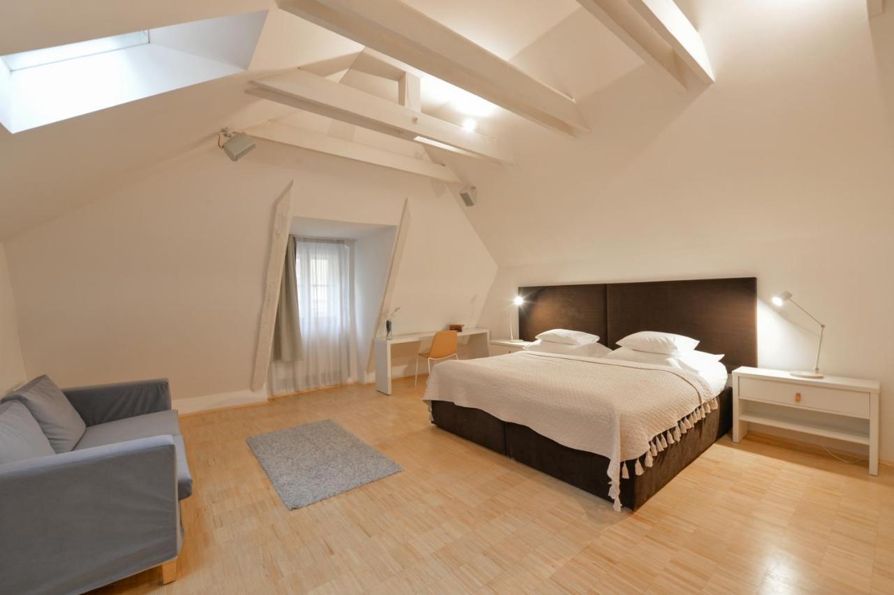 Eclectic Loft Royal Way Apartment