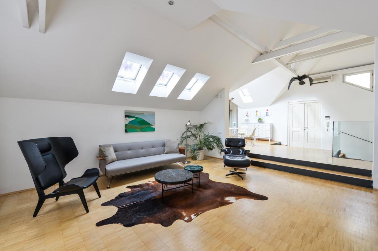 Eclectic Loft Royal Way Apartment