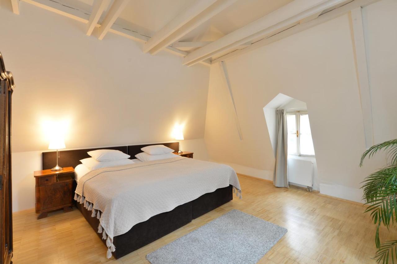 Eclectic Loft Royal Way Apartment *