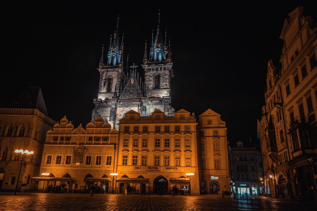 Old Town Square Suites 2*