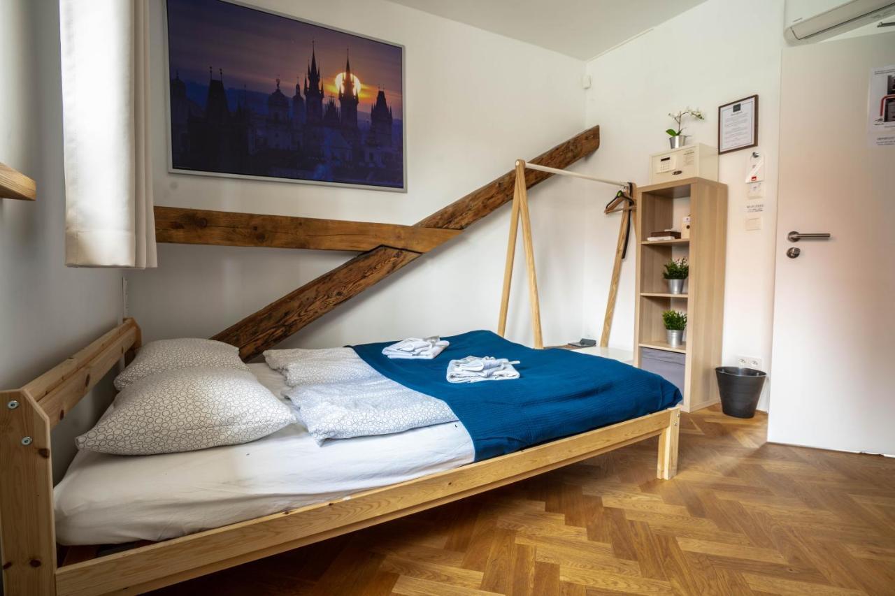 Old Town Square Suites Lägenhetshotell 2*