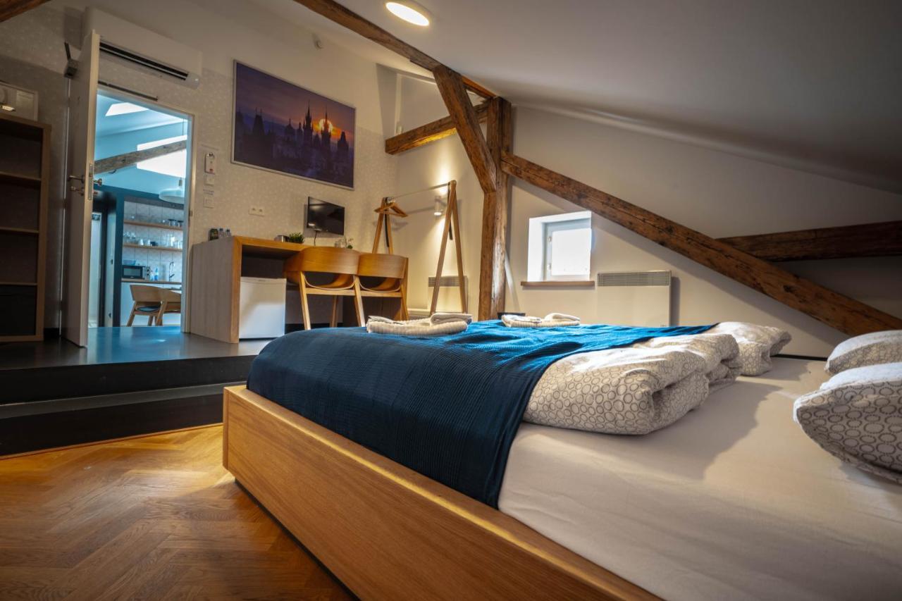 Lägenhetshotell Old Town Square Suites 2*