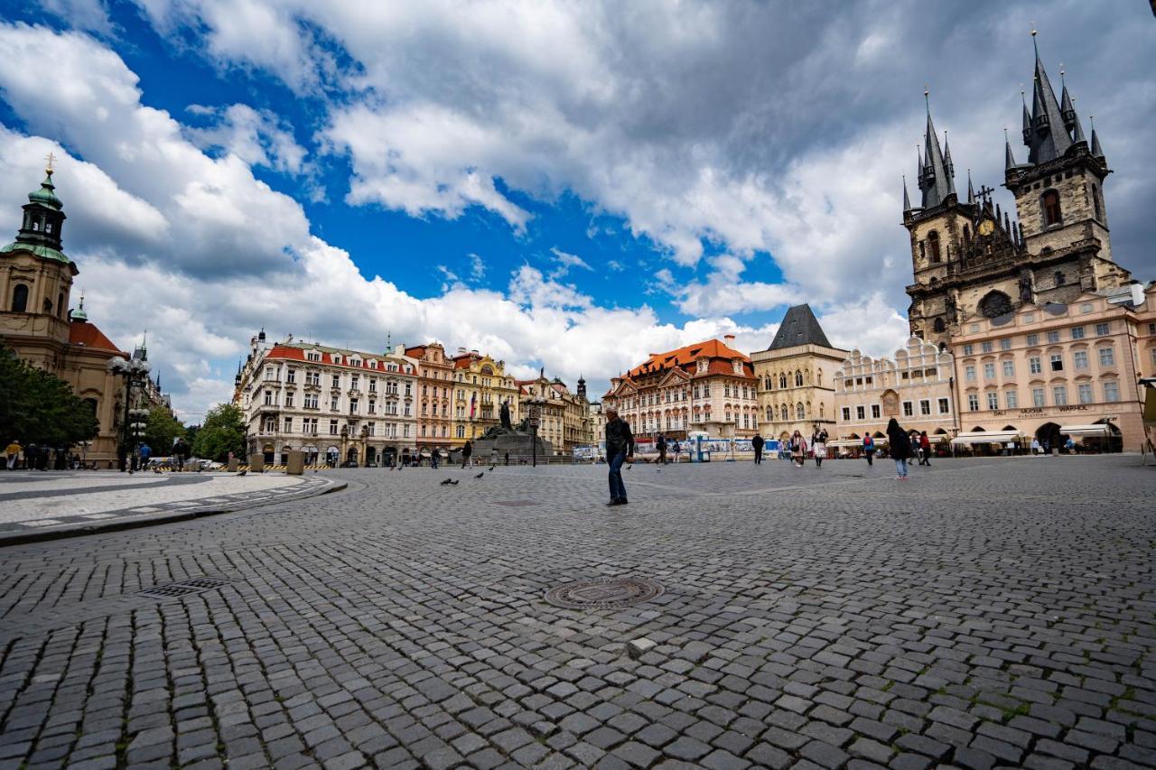 Old Town Square Suites 2*