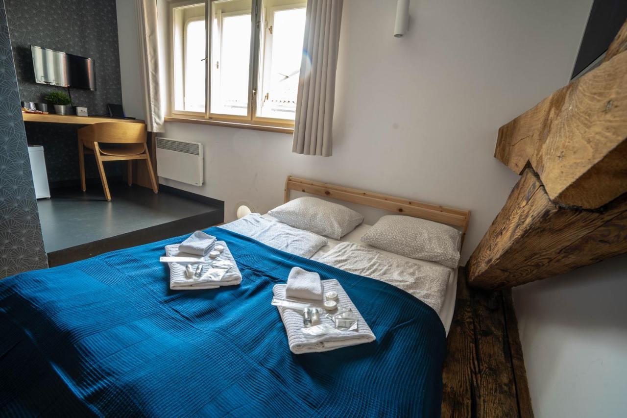 Old Town Square Suites 2*