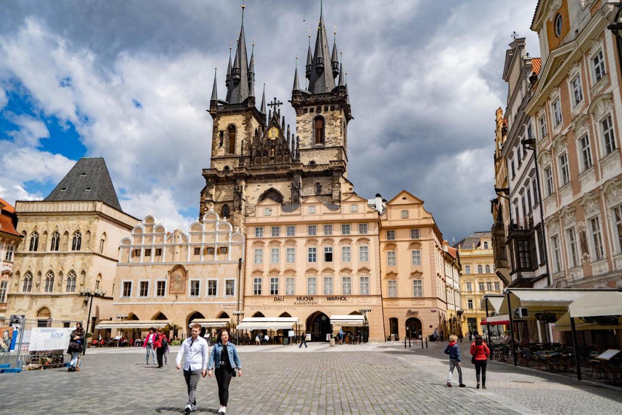 Aparthotel Old Town Square Suites 2*
