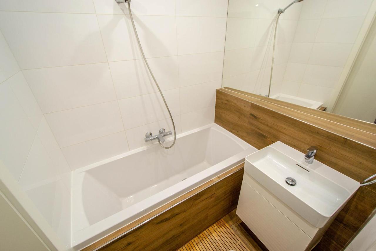 Executive Bright Apt. By Ruterra Apartment
