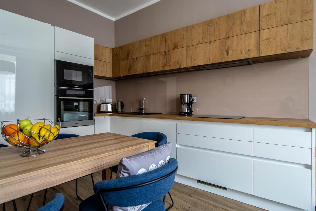 Executive Bright Apt. By Ruterra Apartment