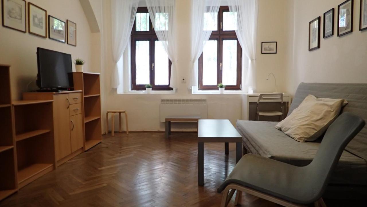 Jackie Apartment