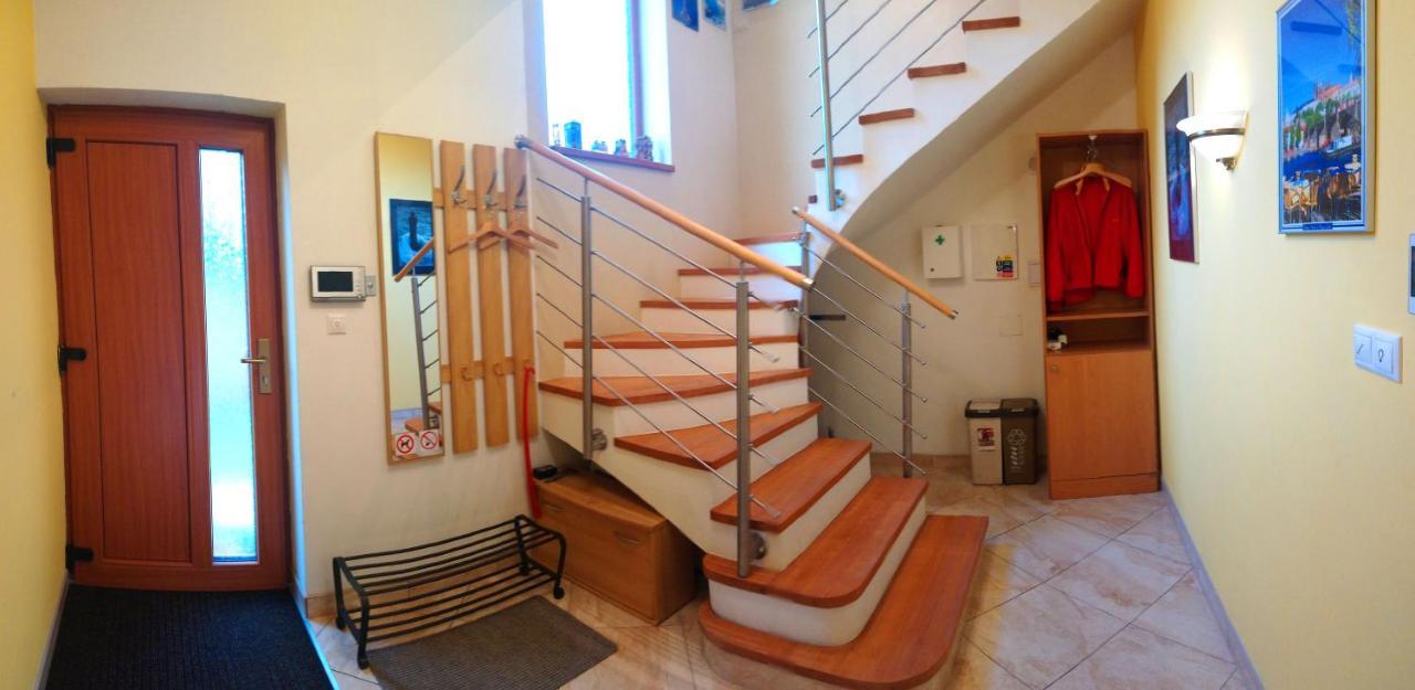 Lovely Apartment, Garden, Parking, Wifi, Netflix Prag