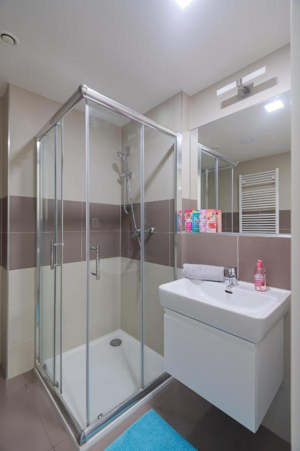 Bright Studio, 10min Centre, Free Parking Prag