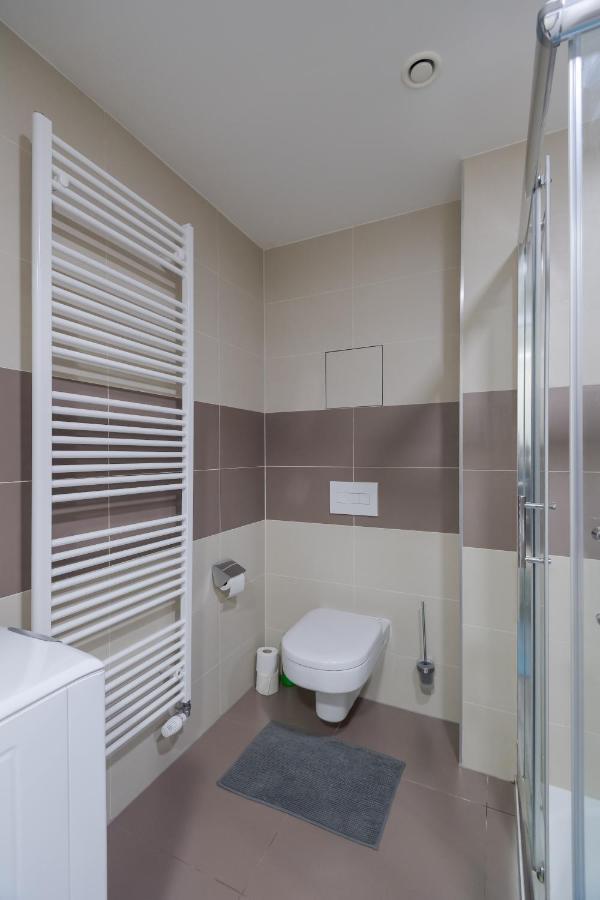 Bright Studio, 10min Centre, Free Parking Prag