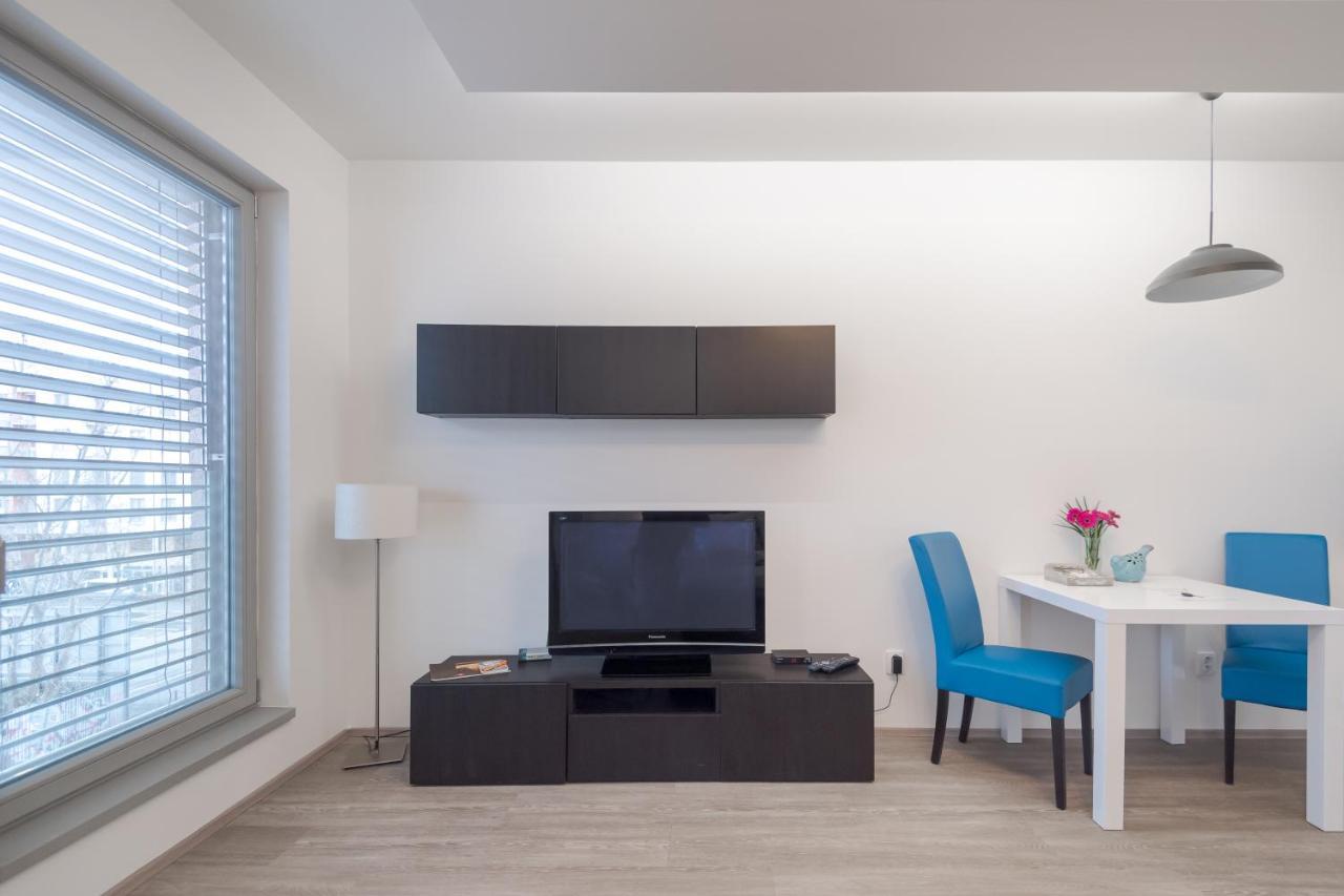 Apartment Bright Studio, 10min Centre, Free Parking