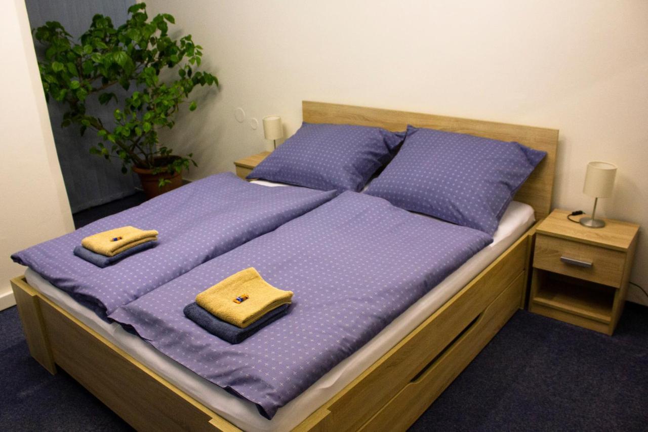 Blue In Beautiful Style Garden With Atmosphere Apartment Prague