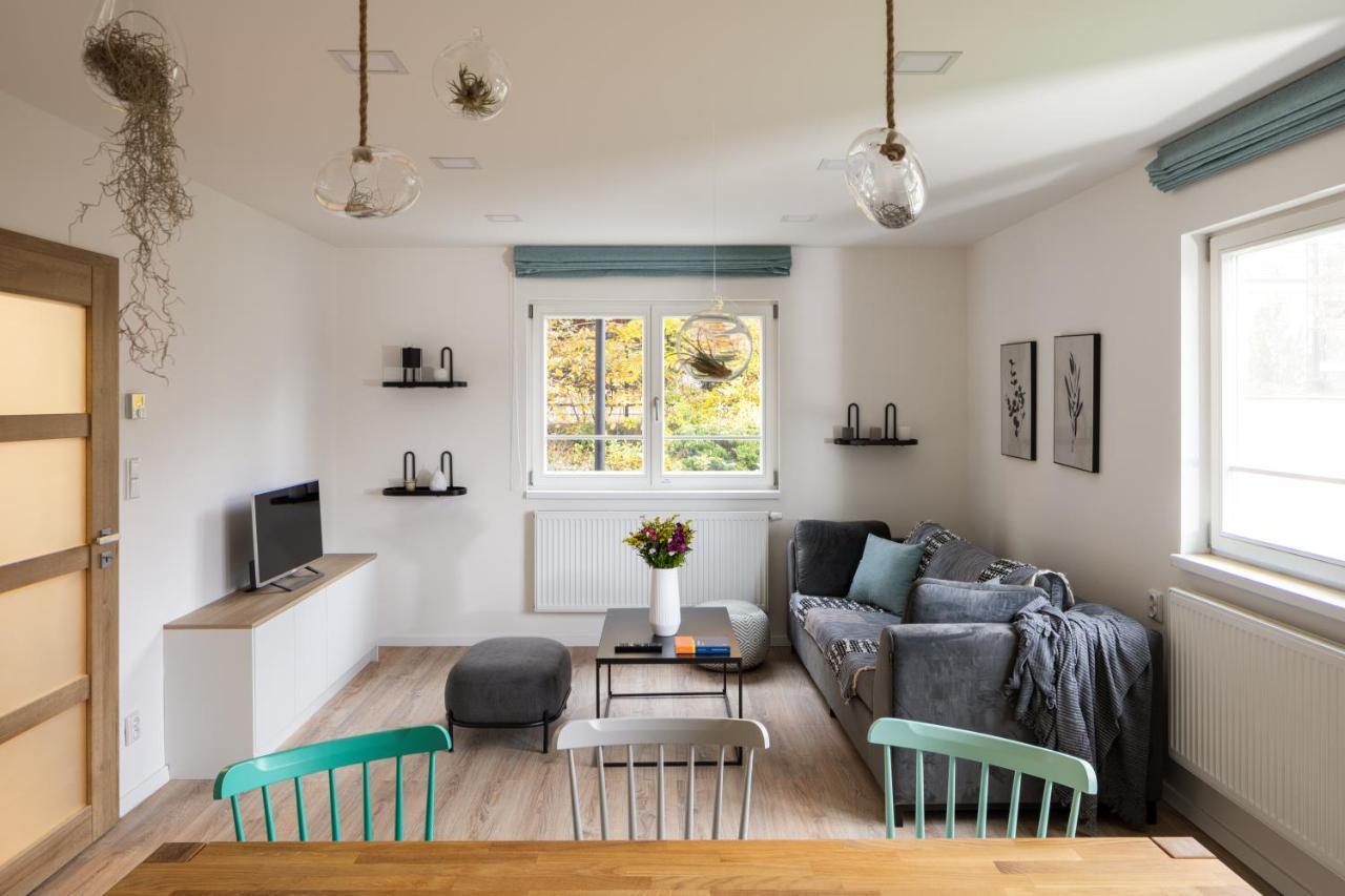Minimalistic House In Vinohrady By Days * Prag