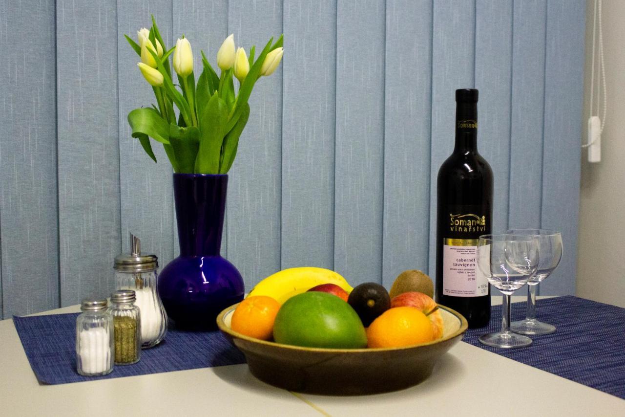 Blue In Beautiful Style Garden With Atmosphere Apartment Prague