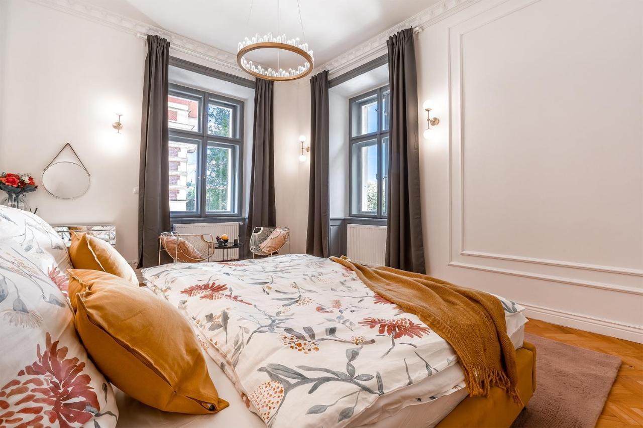 Emperor Castle View Apartment Prague