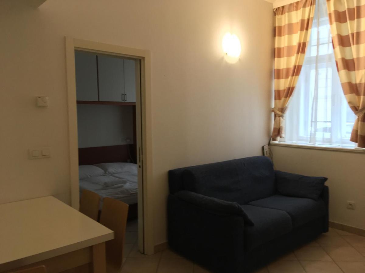 Aparthotel La Familia 2*
