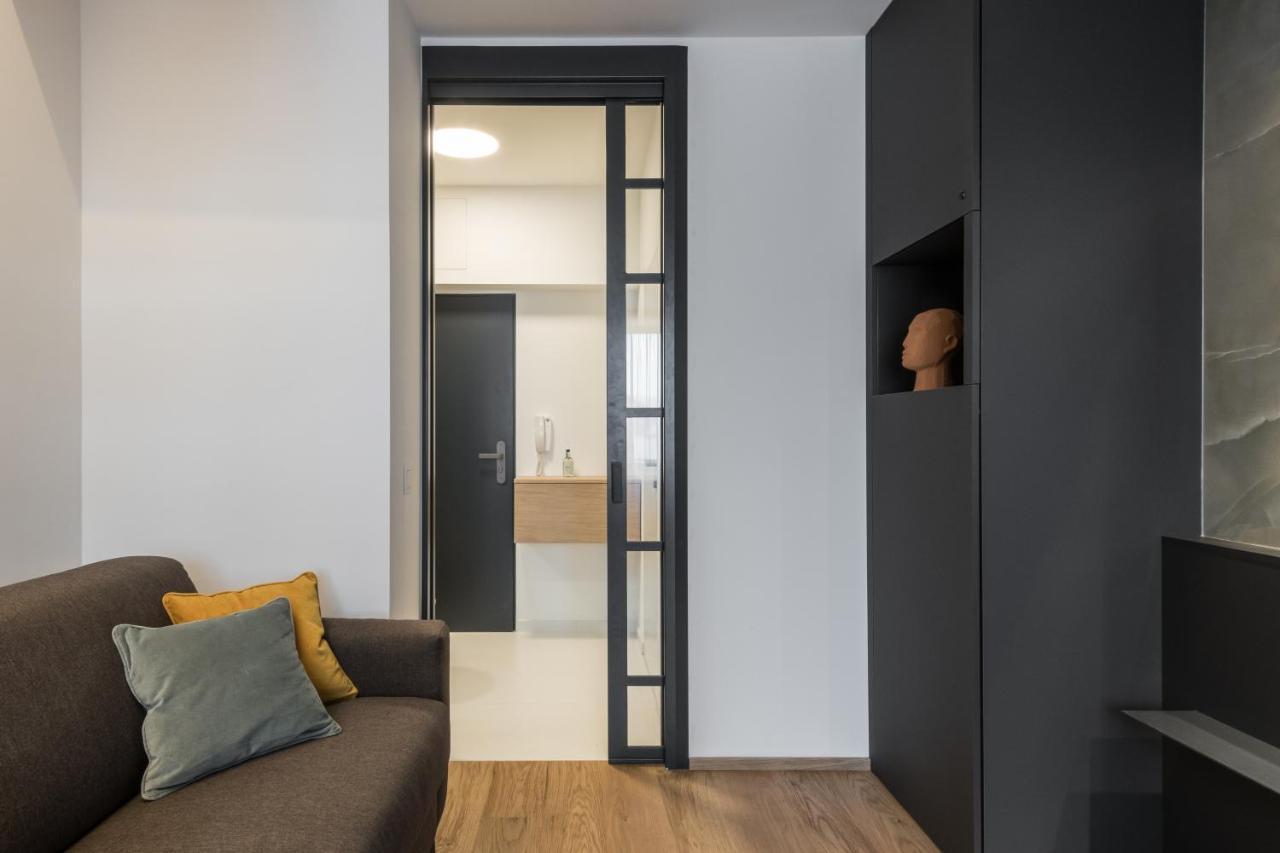 Fully Renovated Stylish Duplex In A Convenient Location *