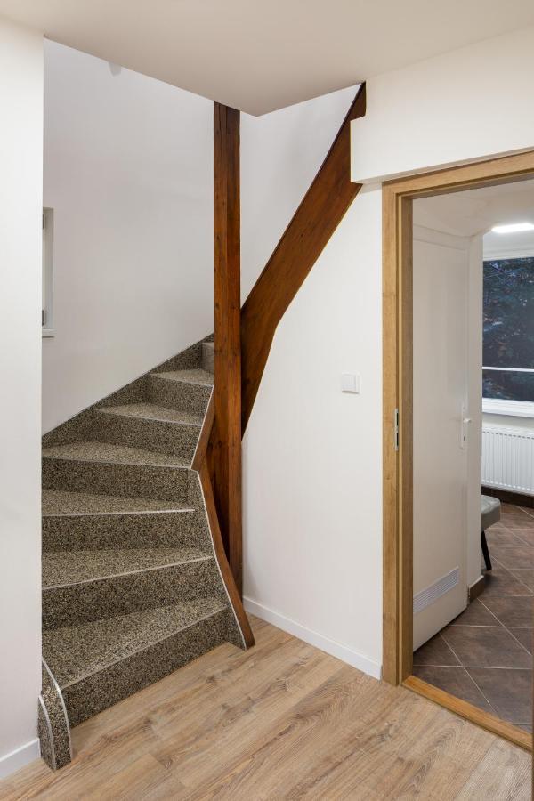 Minimalistic House In Vinohrady By Days