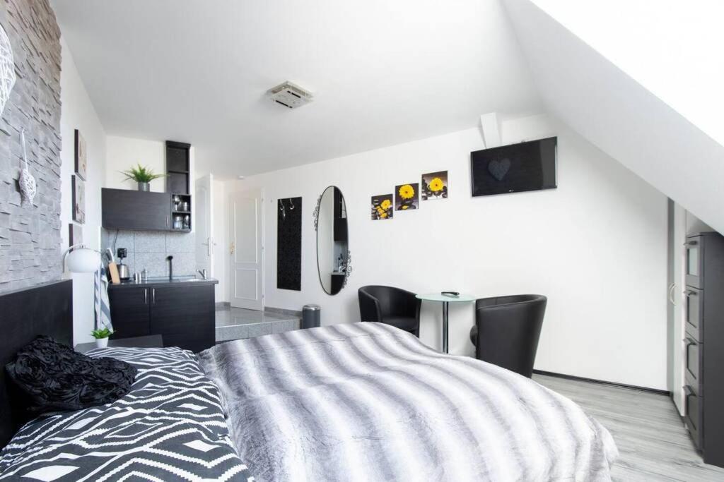 Apartment In Heart Of *