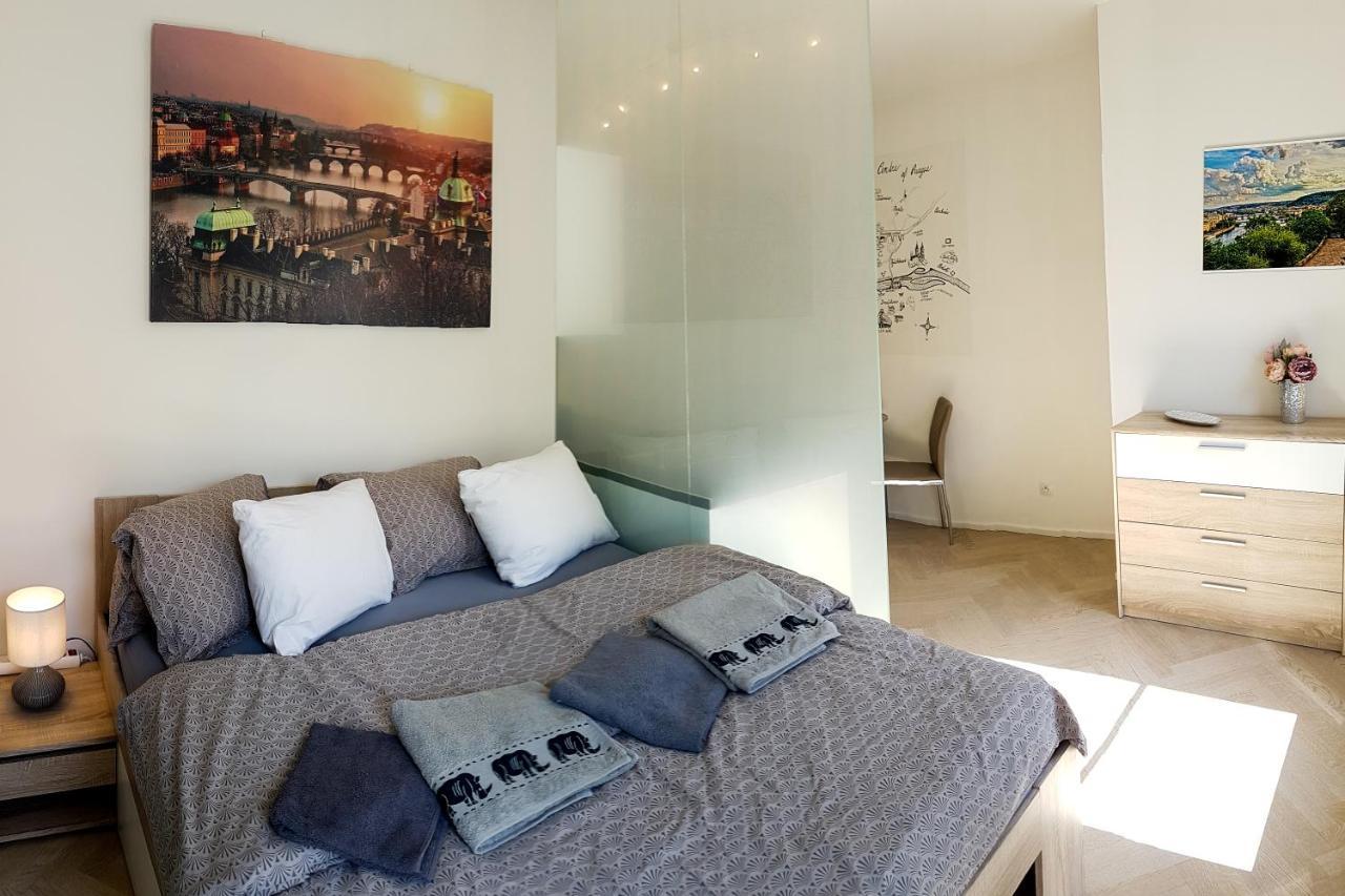 Onsite Free Garage Parking, 10min Centre By Bus Lejlighed Prag