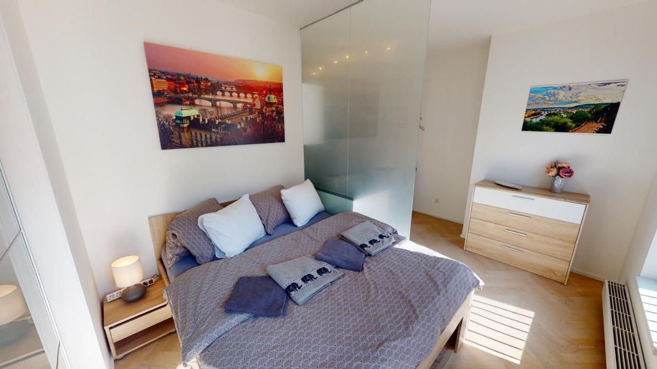 Onsite Free Garage Parking, 10min Centre By Bus Lejlighed *