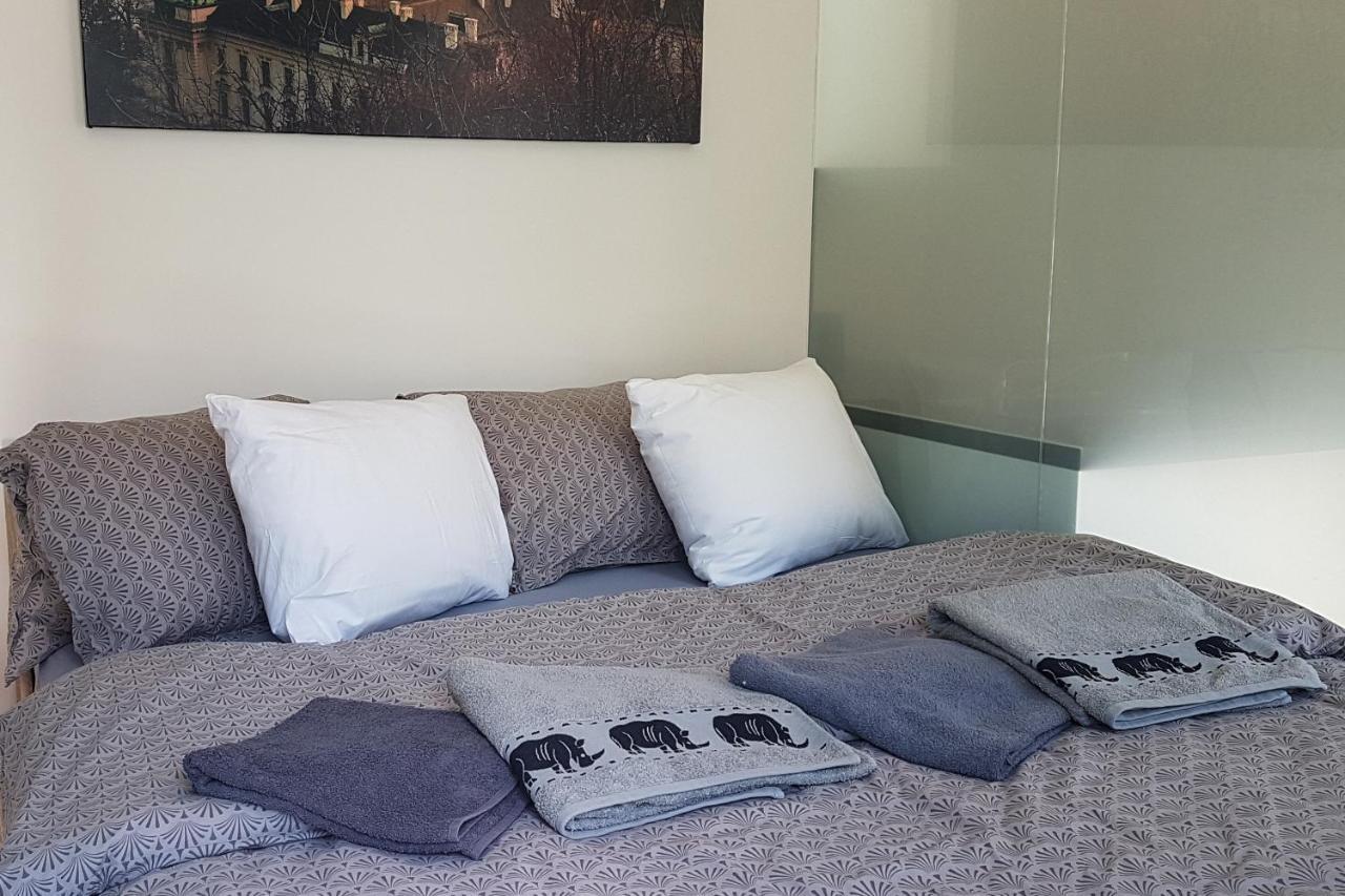 Onsite Free Garage Parking, 10min Centre By Bus Lejlighed