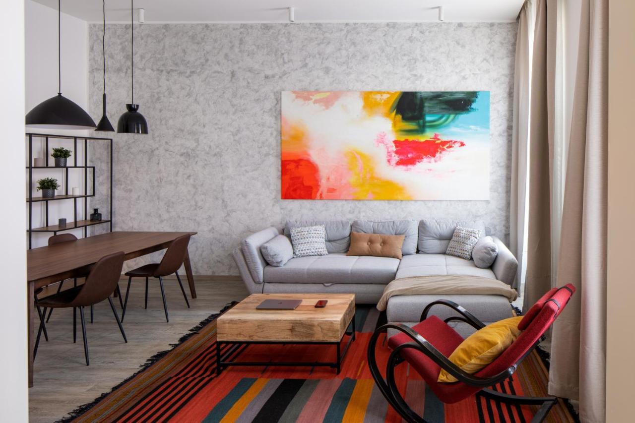 Designer In New Town By Days - 