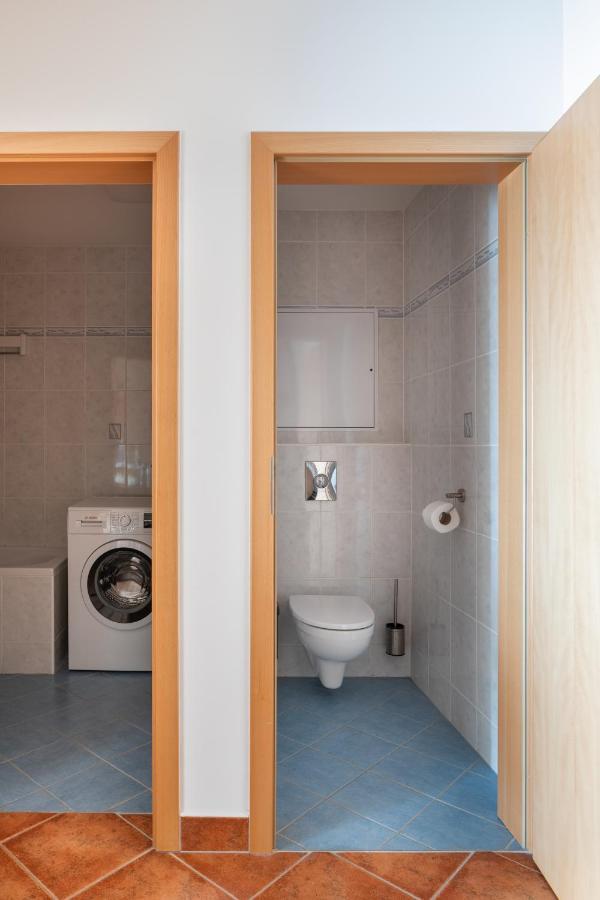 Apartment Sunny In Modrany By Days Prague