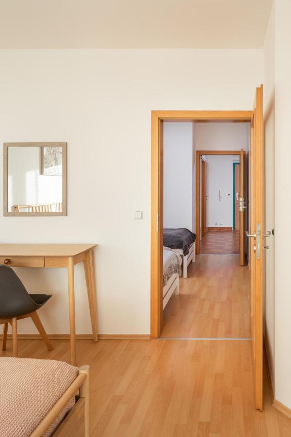 Apartment Sunny In Modrany By Days Prague