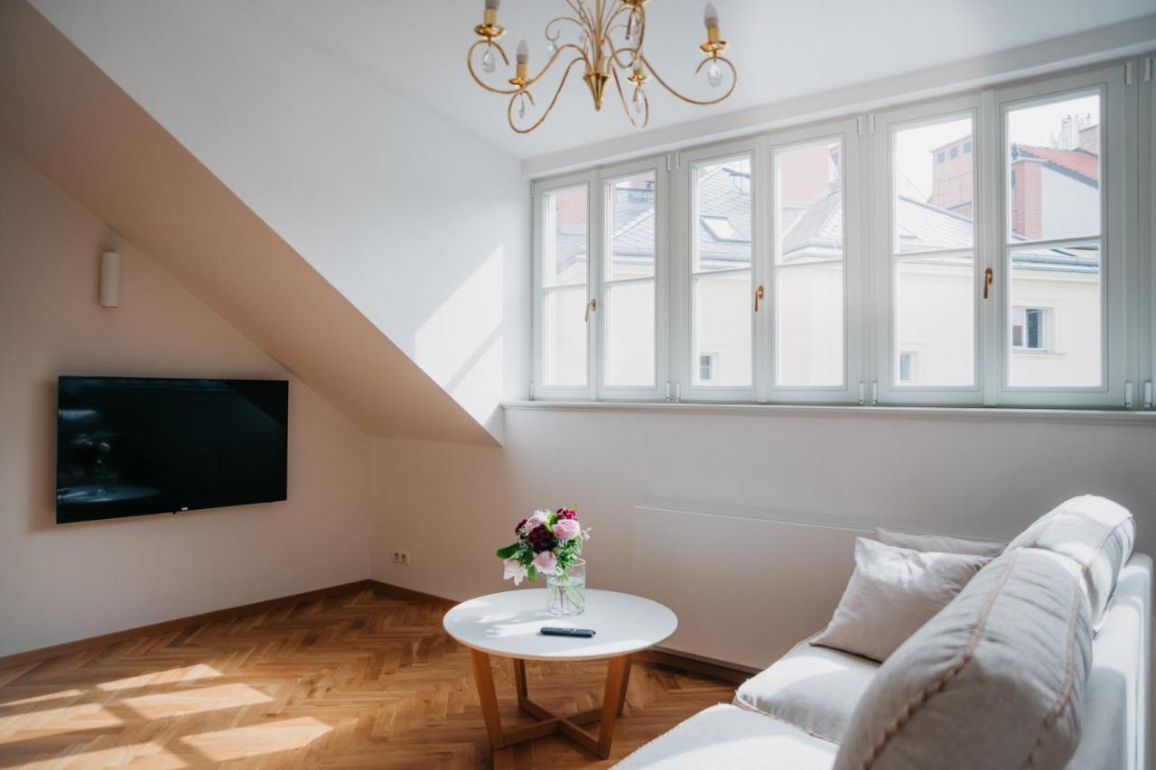 Apartment High Heaven Valentinska Prague