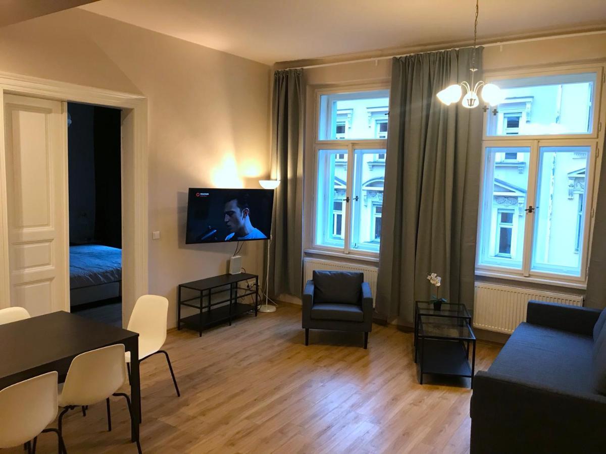 Valentine's National Museum Apartment *