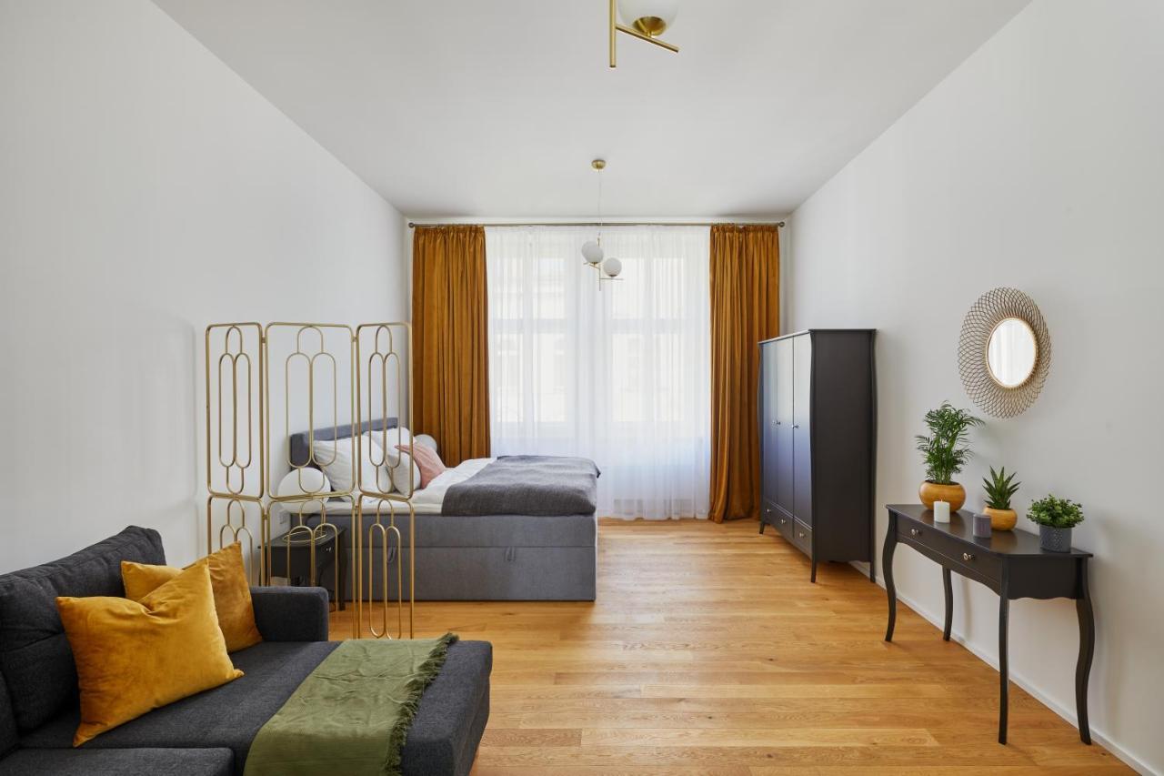 Deluxe In New Town By Days Apartment Prag