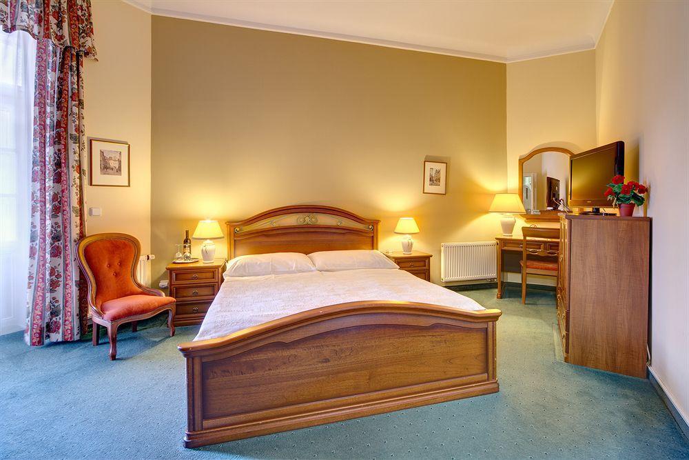 Bishop's House 4*