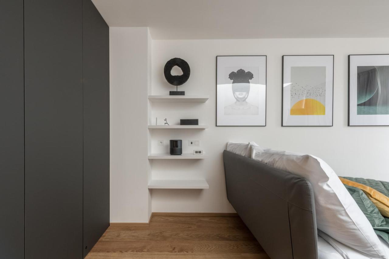 Apartment Fully Renovated Stylish Duplex In A Convenient Location *