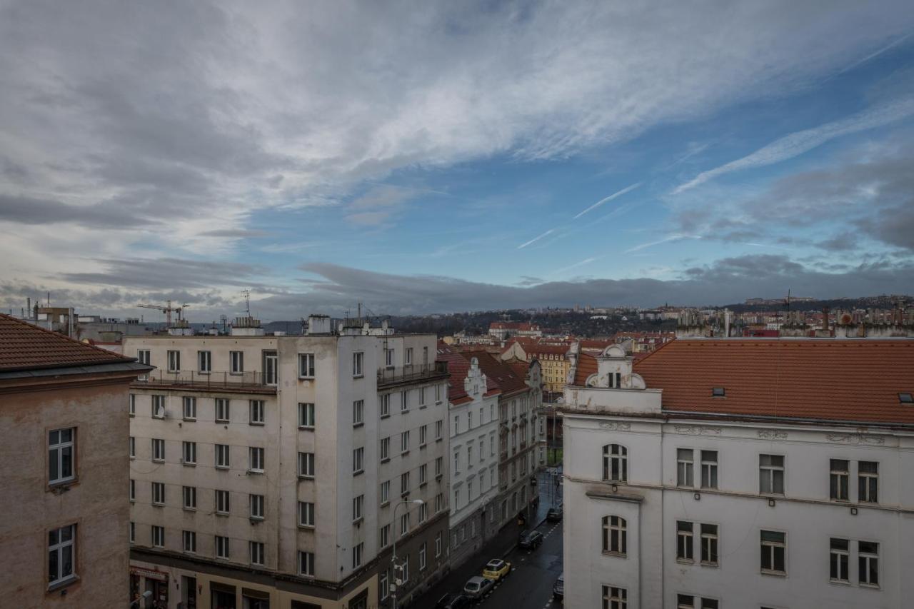 Fully Renovated Stylish Duplex In A Convenient Location Apartment *