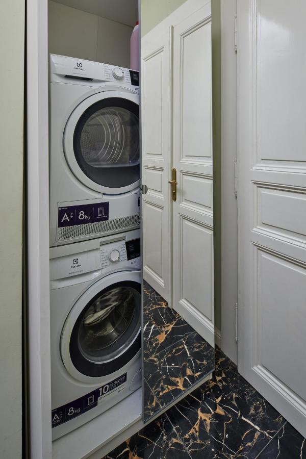 Homey In Lesser Town By Days Apartment Prag