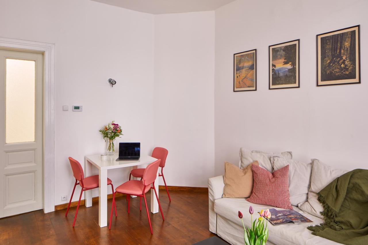 Days - 1bdr W Netflix - Zizkov Tower Apartment *