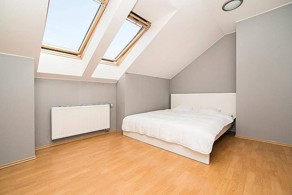 Great Terrace In Big, Flat Apartment *
