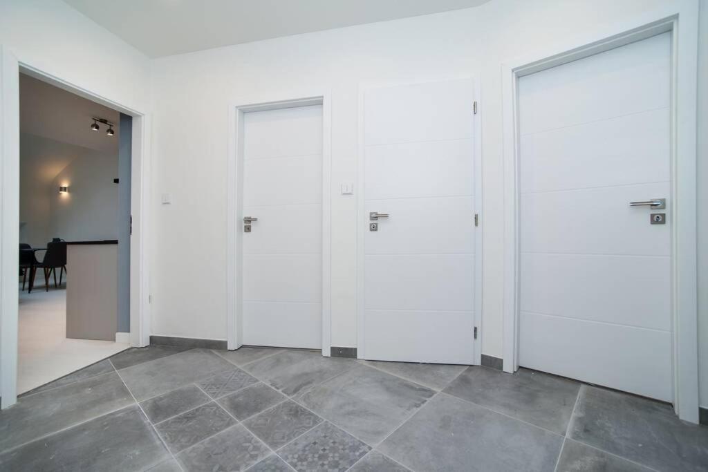 Old Town 1 Bedroom Oasis With Ac And Double Shower Apartment