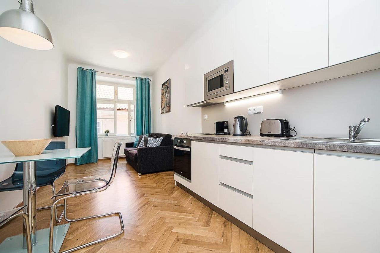 Newly Renovated 1-bed At Charles Bridge Apartment *