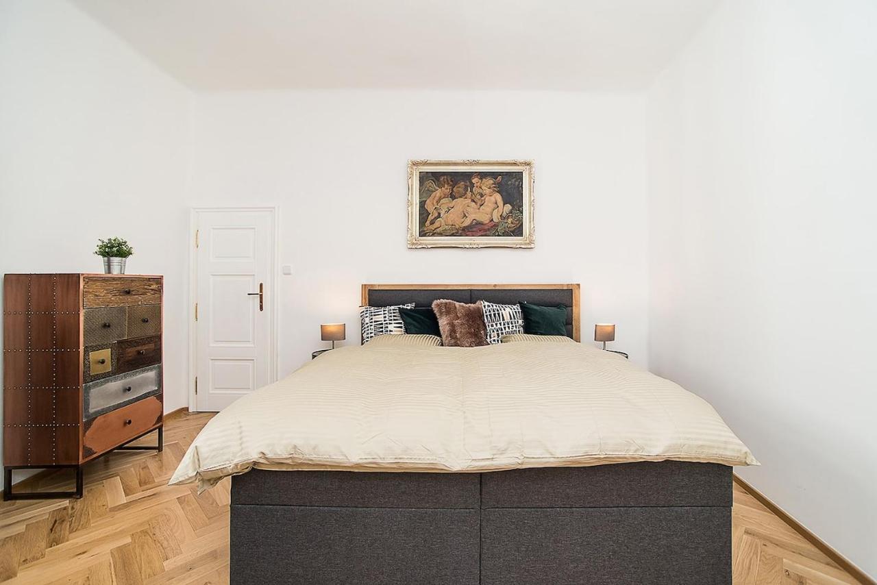 Apartment Newly Renovated 1-bed At Charles Bridge Prague